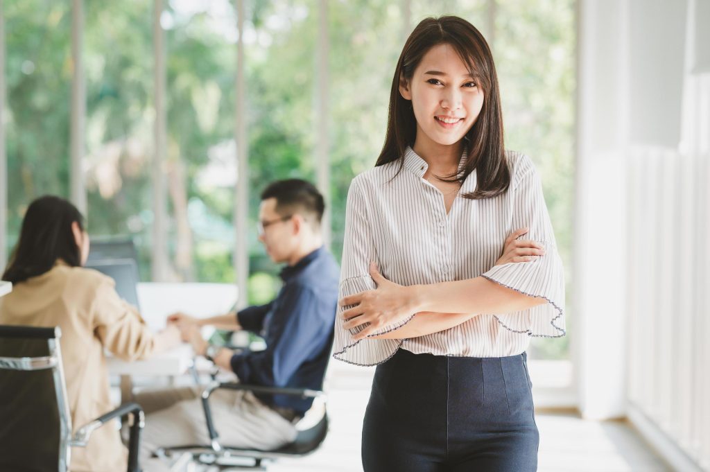 asian-business-woman-in-office-free-photo