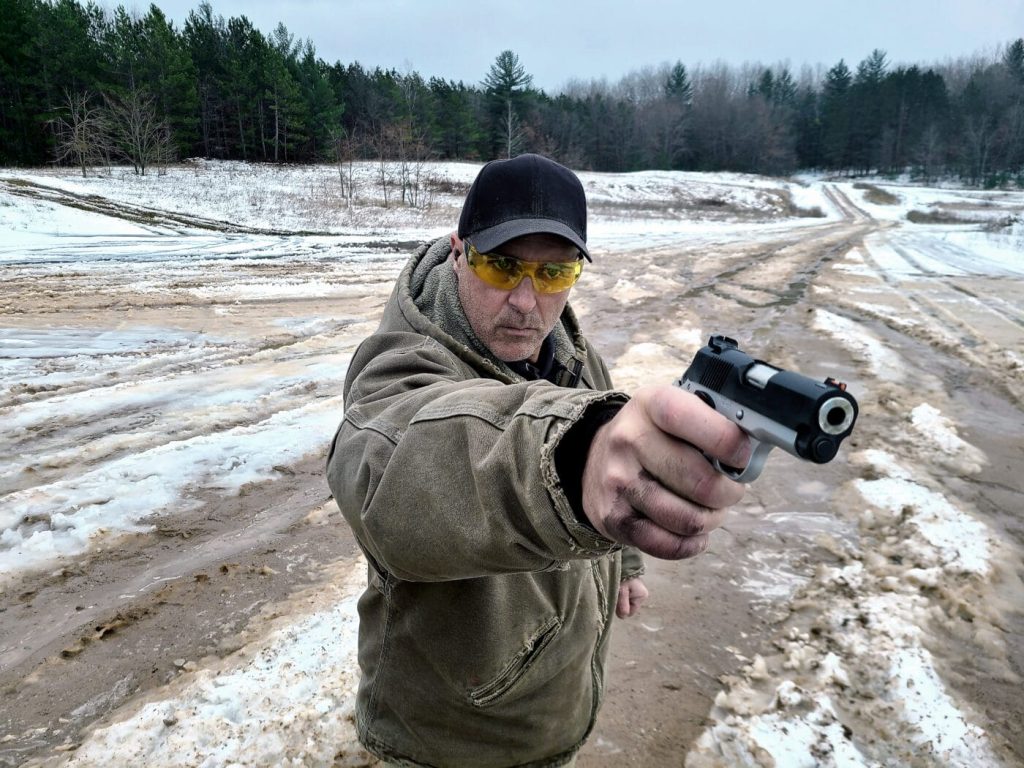 article-the-art-of-one-handed-shooting-2