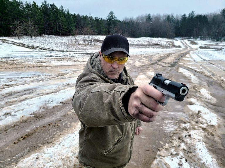 article-the-art-of-one-handed-shooting-2